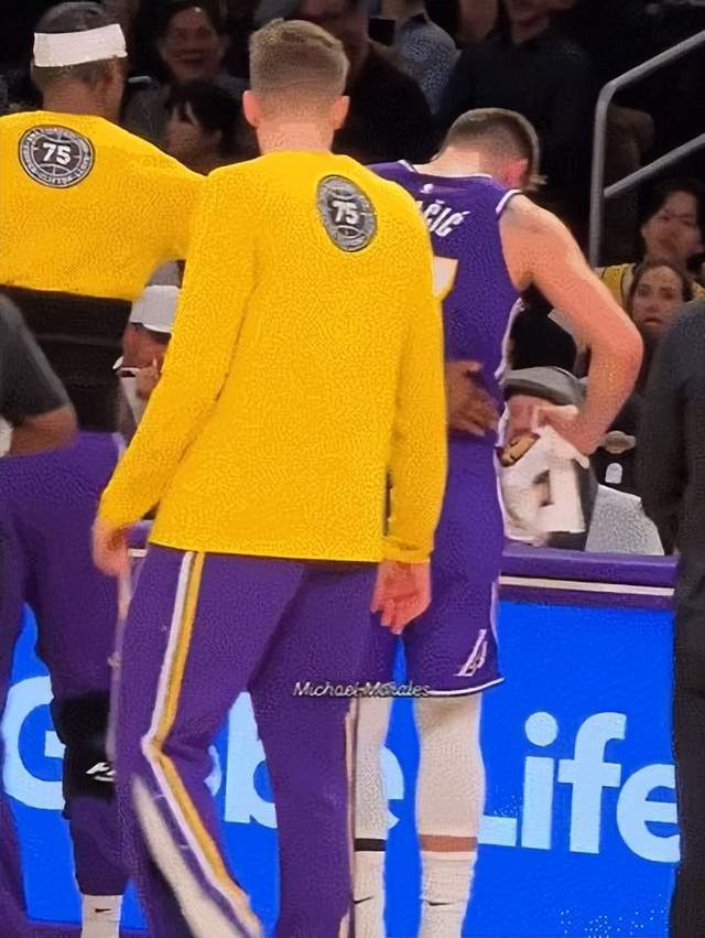 五星体育-东契奇退赛怒踢广告牌，湖人险胜76人：里夫斯居然带的动詹姆斯